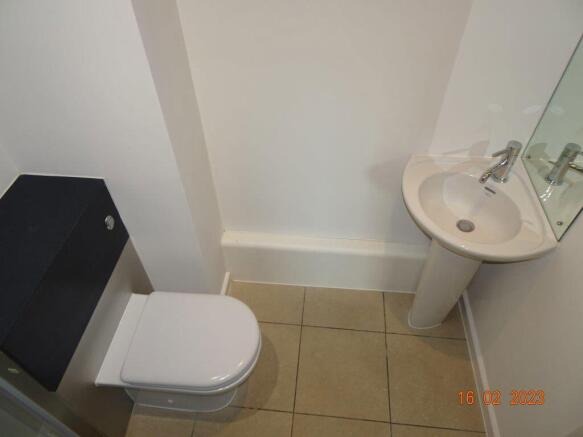 2 bed Apartment to rent Image 9