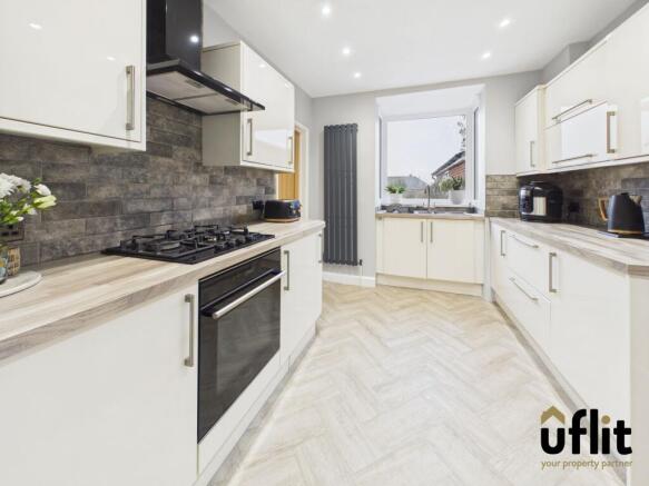 4 bed Semi-Detached for sale Image 4