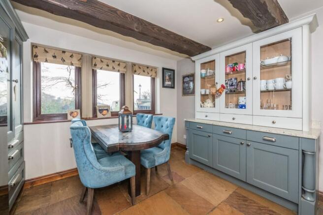 8 bed Detached for sale Image 10