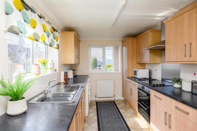 3 bed Semi-Detached for sale Image 4