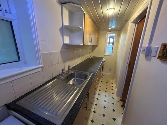 2 bed Terraced to rent Image 5