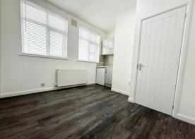 11a, Fairway, Petts Wood, Orpington BR5 1EF
