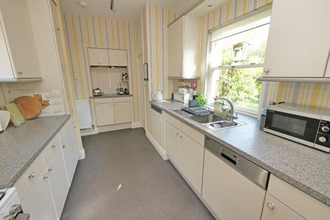 4 bed Semi-Detached for sale Image 8