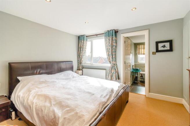 8333988-interior12.jpg