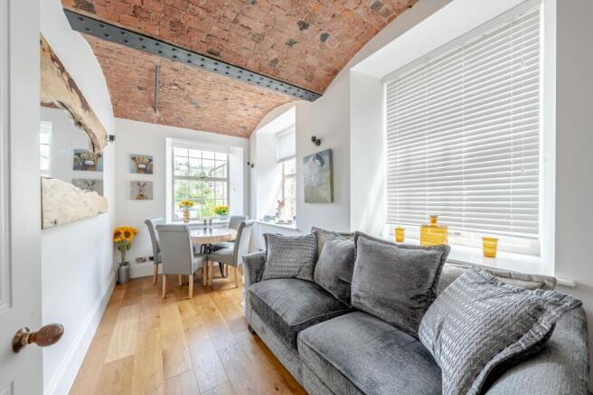 2 bed House for sale Image 11
