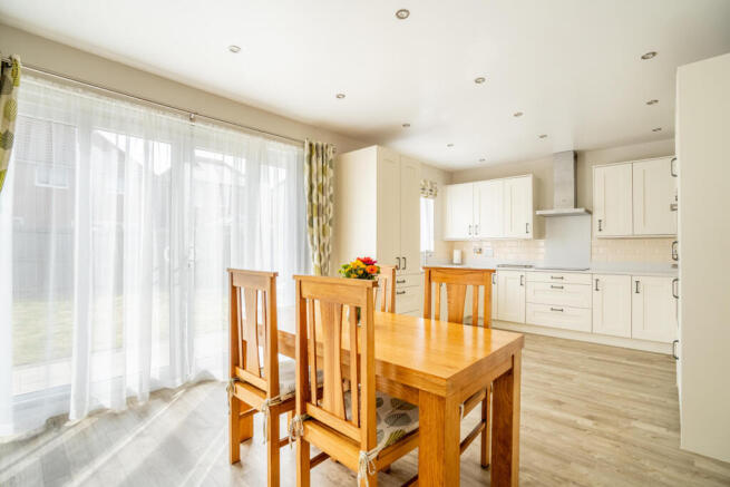 4 bed Detached for sale Image 4