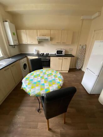 4 bed Terraced to rent Image 4