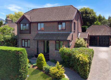 Pine Tree Close, Cowes, PO31