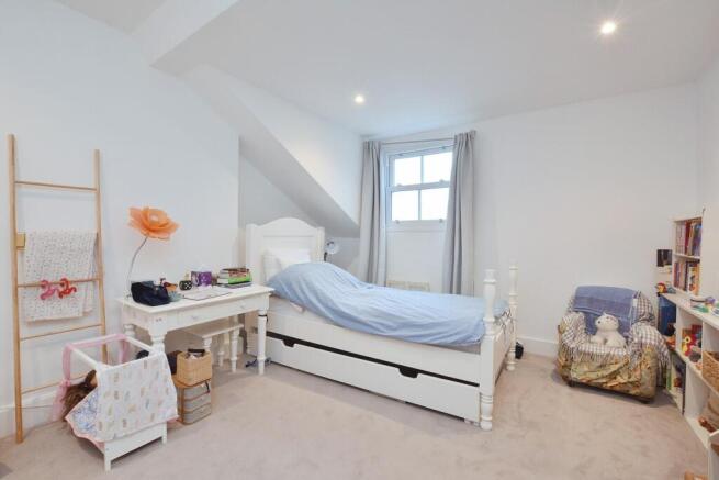 Second Floor 14' Double Bedroom