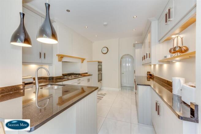 5 bed Semi-Detached for sale Image 5