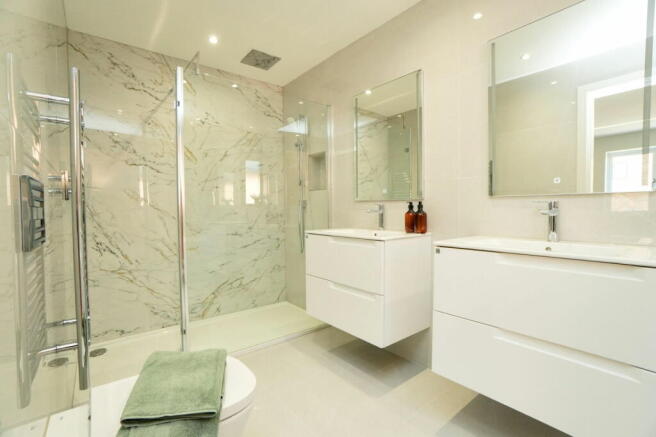 4 bed Detached for sale Image 10