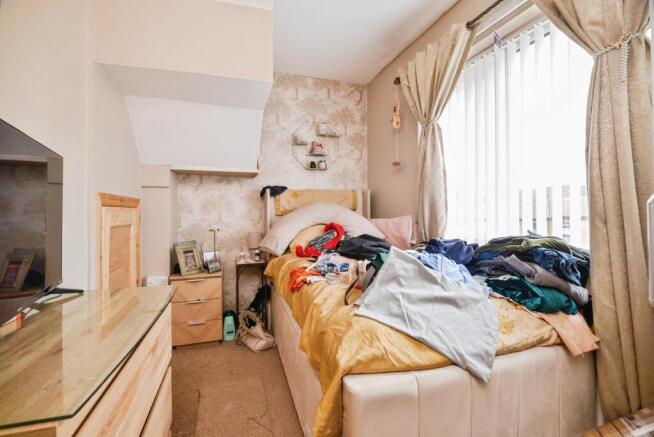 4 bed Semi-Detached for sale Image 8