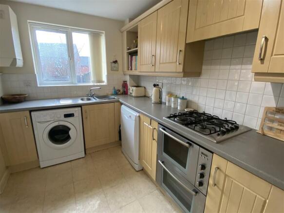 Extensively fitted Kitchen