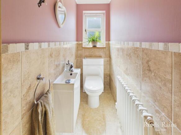 4 bed Detached for sale Image 6