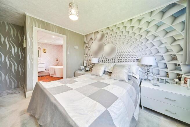 2 bed Flat for sale Image 8