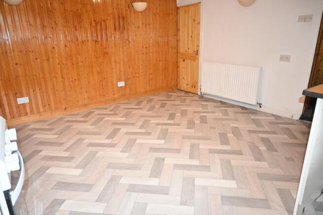 2 bed Terraced to rent Image 4