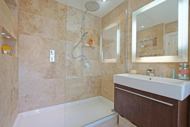 Master Bedroom En...