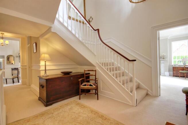 5 bed Detached for sale Image 12
