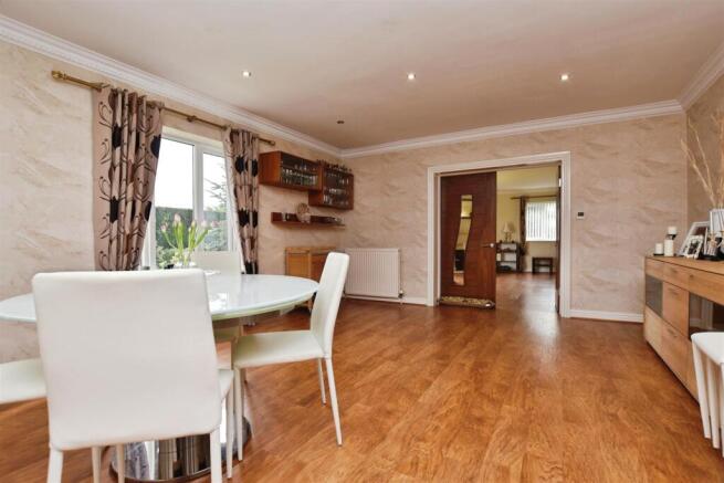 5 bed Detached Bungalow for sale Image 10