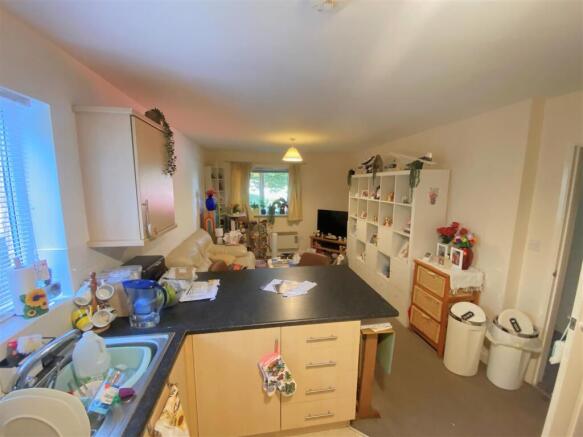 7 Saskia - Kitchen 2.jpg