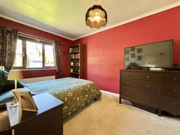 3 bed Semi-Detached for sale Image 11