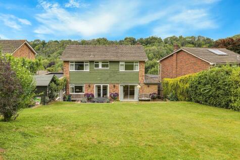 Court Farm Road, Warlingham, Surrey, CR6 9BD