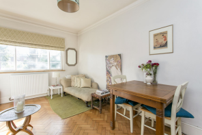 1, Broadlands, North Hill, Hornsey, London N6 4BT