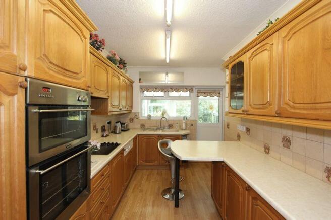 FITTED KITCHEN