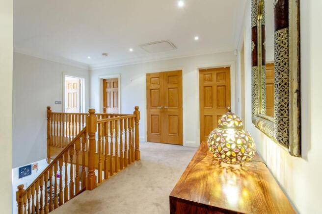 Wood End Close, Farnham Common, Buckinghamshire, SL2 photo 4