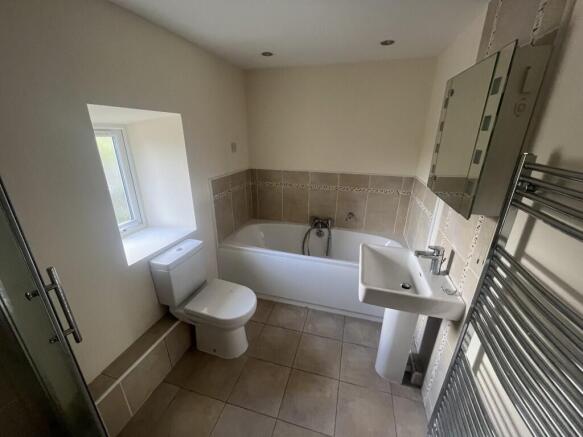 3 bed Detached to rent Image 12