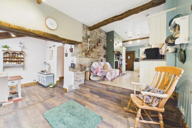 5 bed Detached for sale Image 7