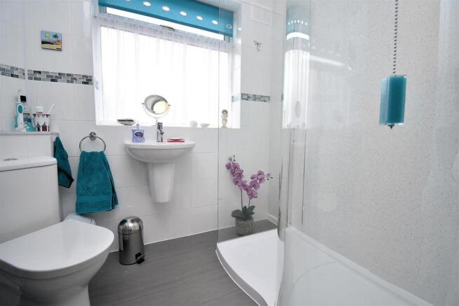 SHOWER ROOM.jpg