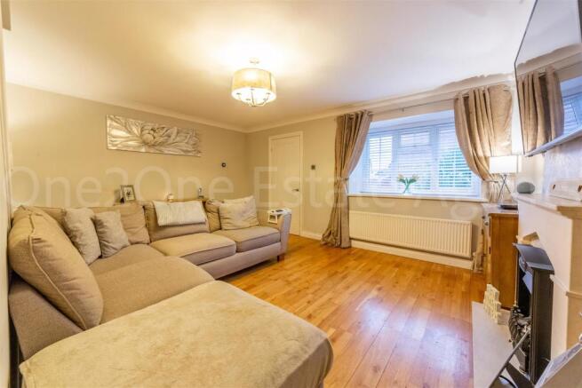 15 HENDRE COURT-10.jpg