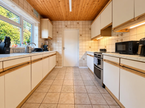 4 bed Detached for sale Image 5