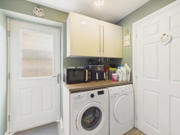 4 bed Semi-Detached for sale Image 8