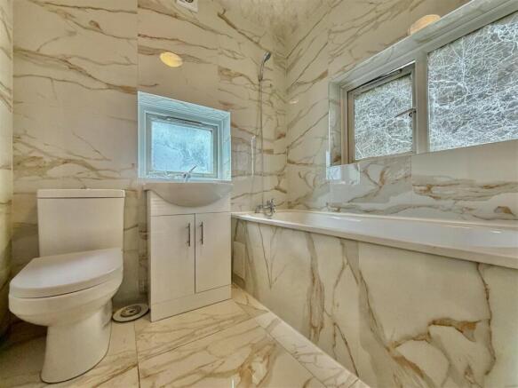 Family Bathroom/ WC