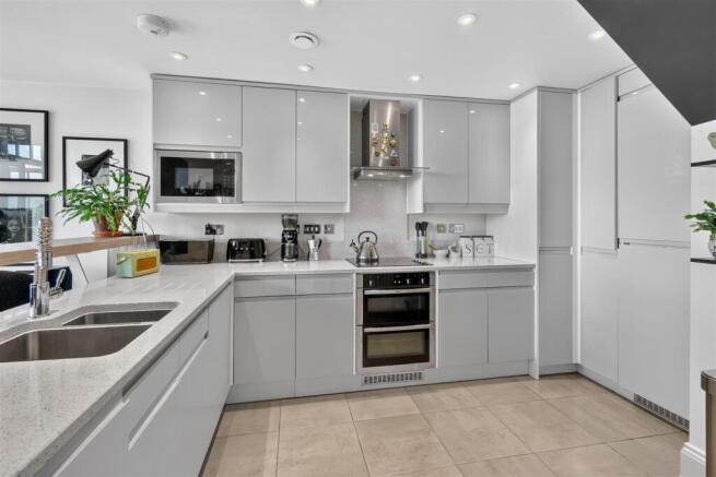 2 bed Apartment for sale Image 5