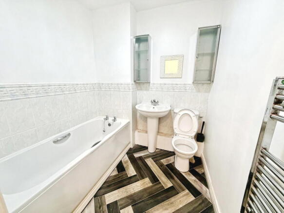 2 bed Apartment for sale Image 11
