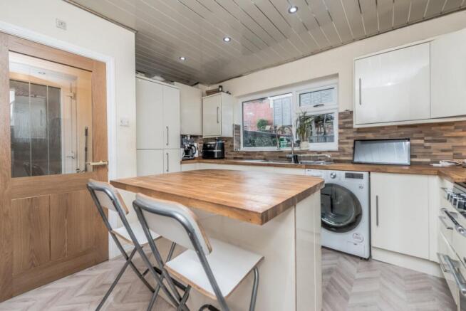 4 bed Detached for sale Image 7