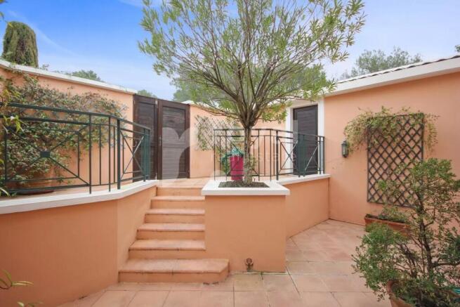 Peaceful patio family villa with view ¿ Royal Mo