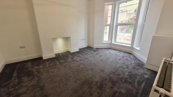2 bed Terraced to rent Image 5