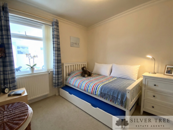 4 bed Detached for sale Image 12