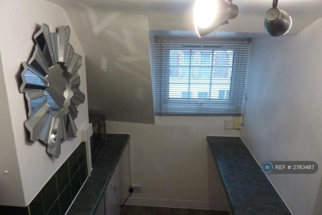 Kitchen w/Breakfast Bar