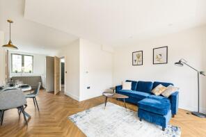 4, Krupa Mews, London E14 7XY