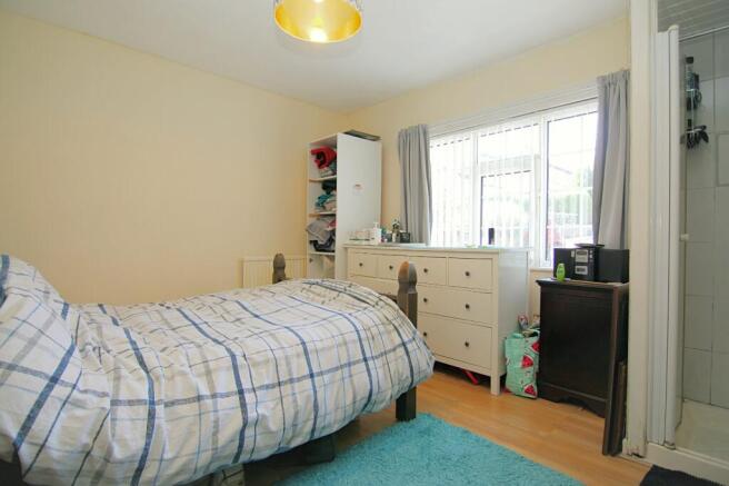 4 bed Bungalow for sale Image 6