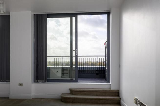 3 bed Apartment to rent Image 8