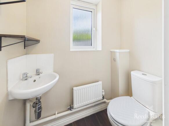 4 bed Detached for sale Image 9