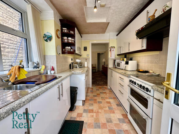 3 bed Terraced for sale Image 12