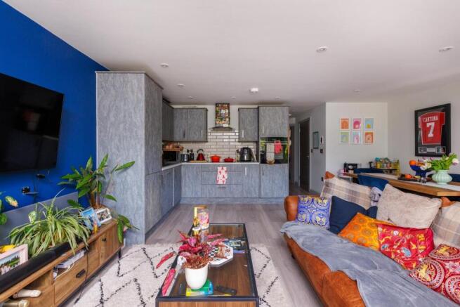 Flat 3 Avon VIew, Crews Hole Road-2.jpg