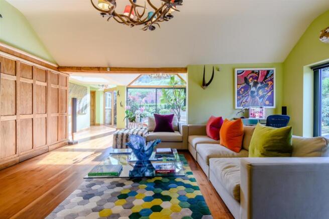 8433519-interior12-800.jpg